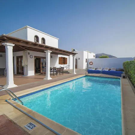 Sophisticated Lanzarote Mervella 4 Bedrooms Spacious Terrace Area Private Pool *