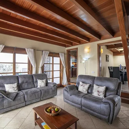 Sophisticated Lanzarote Mervella 4 Bedrooms Spacious Terrace Area Private Pool * Playa Blanca (Lanzarote)