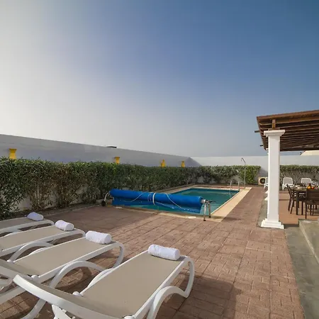 Sophisticated Lanzarote Mervella 4 Bedrooms Spacious Terrace Area Private Pool Playa Blanca (Lanzarote)
