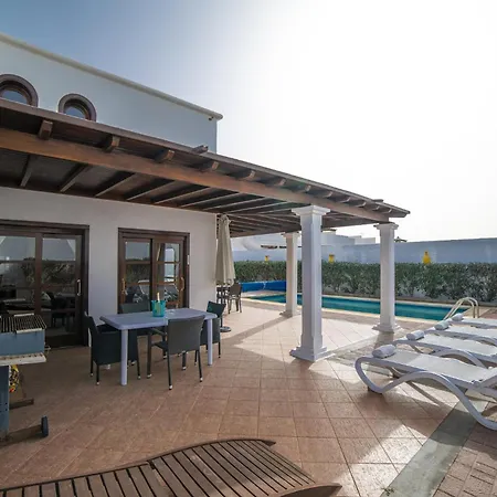 Sophisticated Lanzarote Mervella 4 Bedrooms Spacious Terrace Area Private Pool Playa Blanca (Lanzarote)